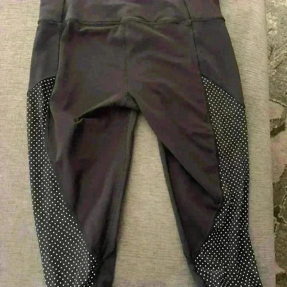 Lululemon Cropped leggings. - Picture 3 of 7